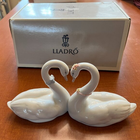 LLADRO ENDLESS LOVE FIGURINE #06585 NEW IN BOX MADE IN SPAIN - Picture 1 of 15